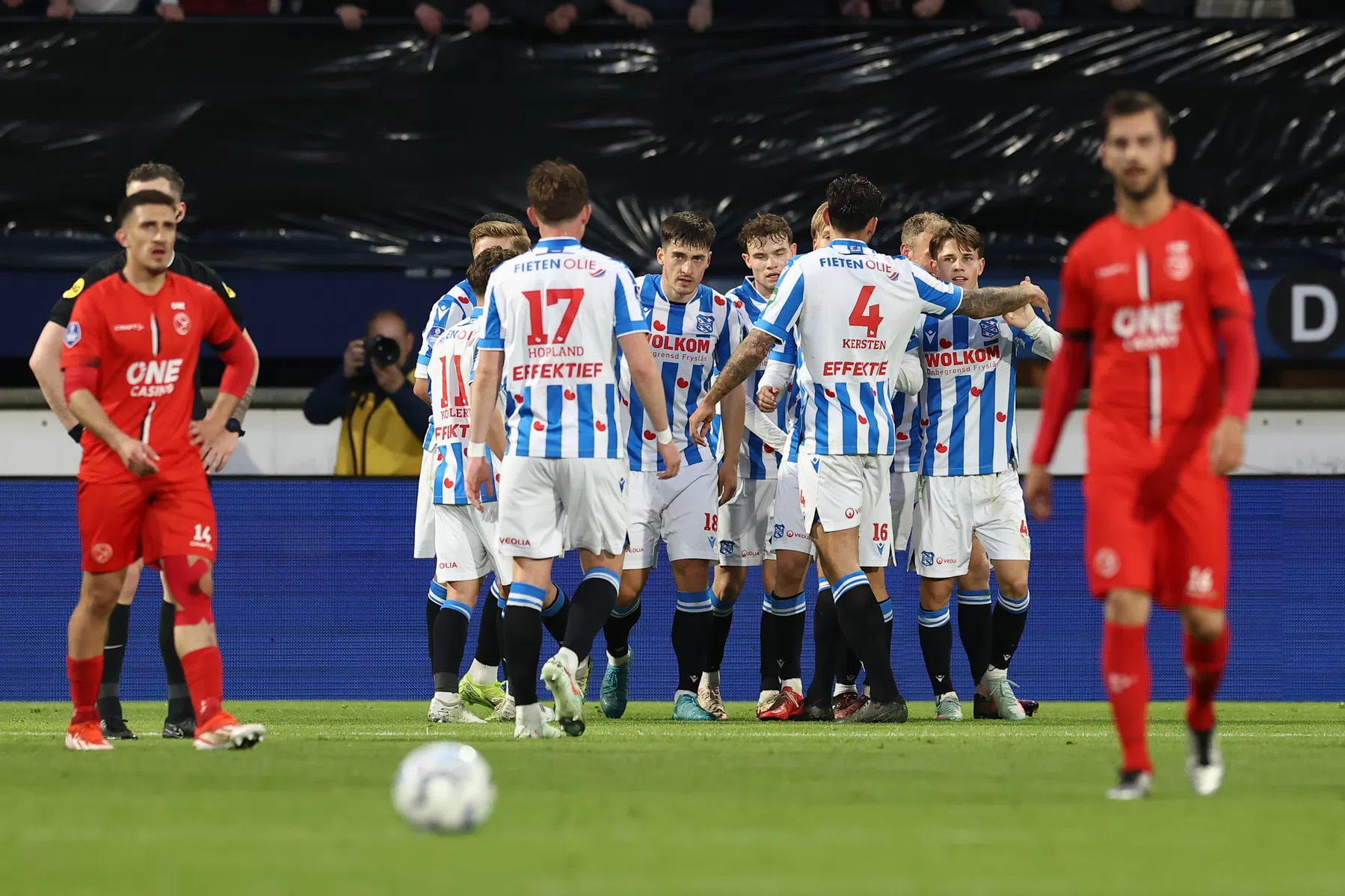 Heerenveen spaart Almere voor rust en mazzelt uiteindelijk bij thuiszege
