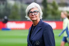 Thumbnail for article: Ajax Vrouwen en veelbesproken coach De Reus eerder uit elkaar