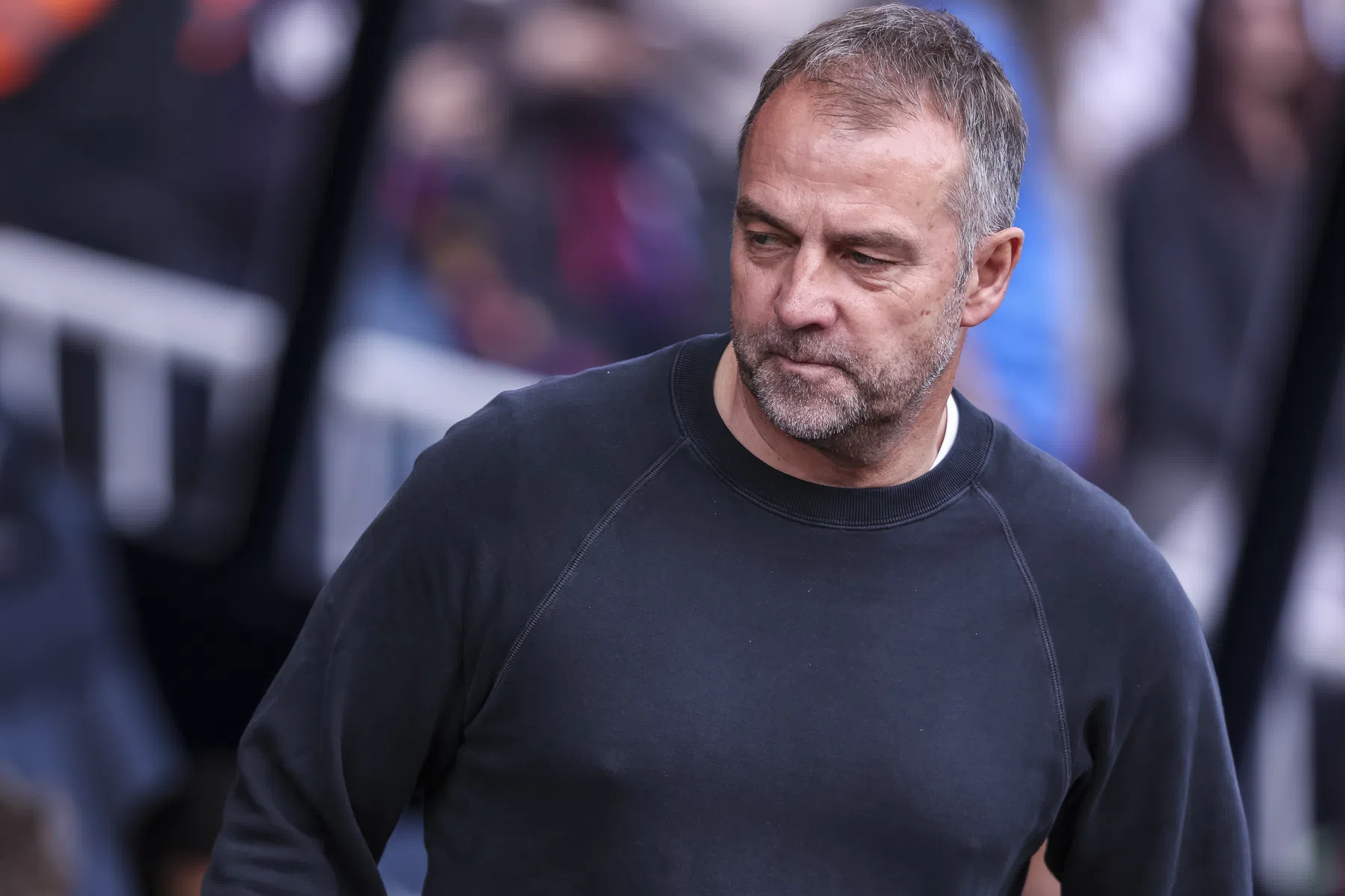Flick trots op veerkrachtig Barça, assistent botviert frustraties op iPad