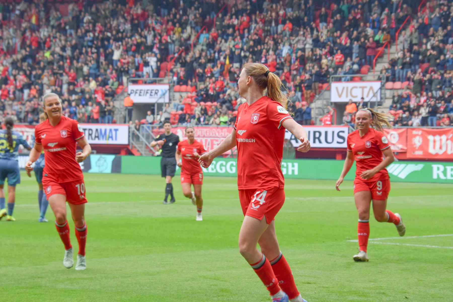 FC Twente schiet Amsterdamse titelhoop aan flarden en frustreert PSV