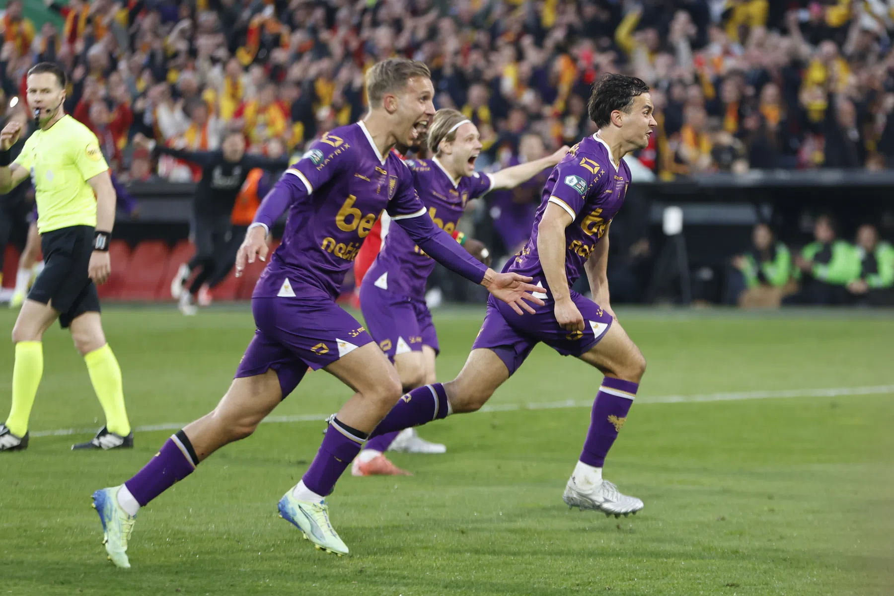 Go Ahead Eagles zet kroon op droomseizoen met historische bekerwinst