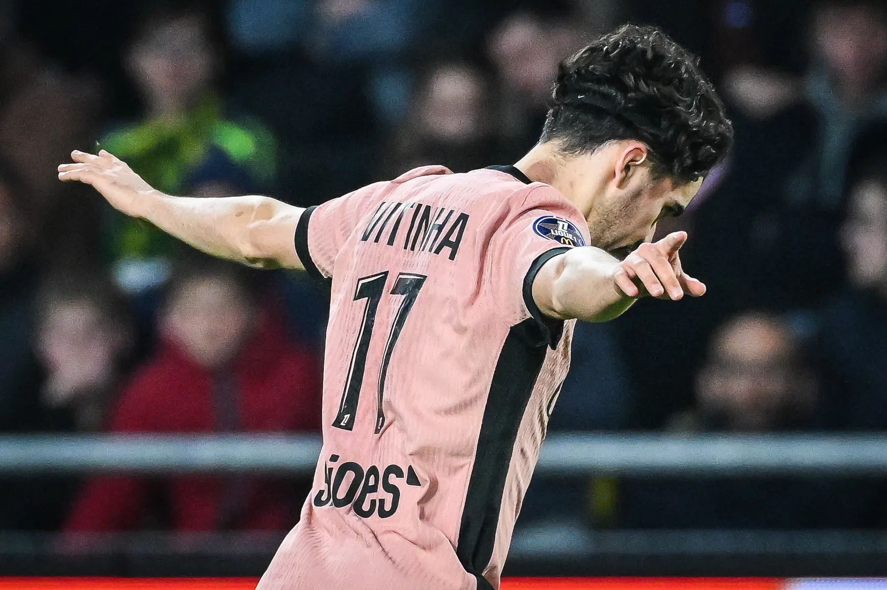 PSG breekt record van onverslaanbaar Milan op benauwde avond in Nantes