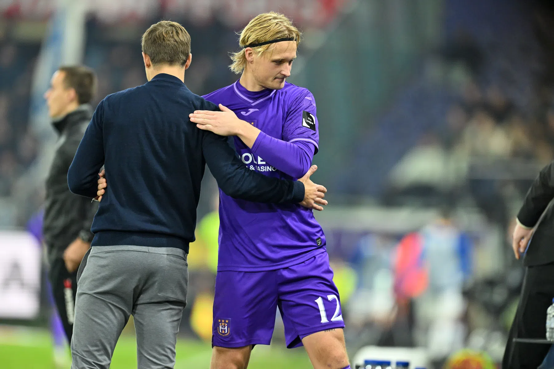 Dolberg haalt schouders op na vier doelpunten: 'Waren niet de moeilijkste goals'