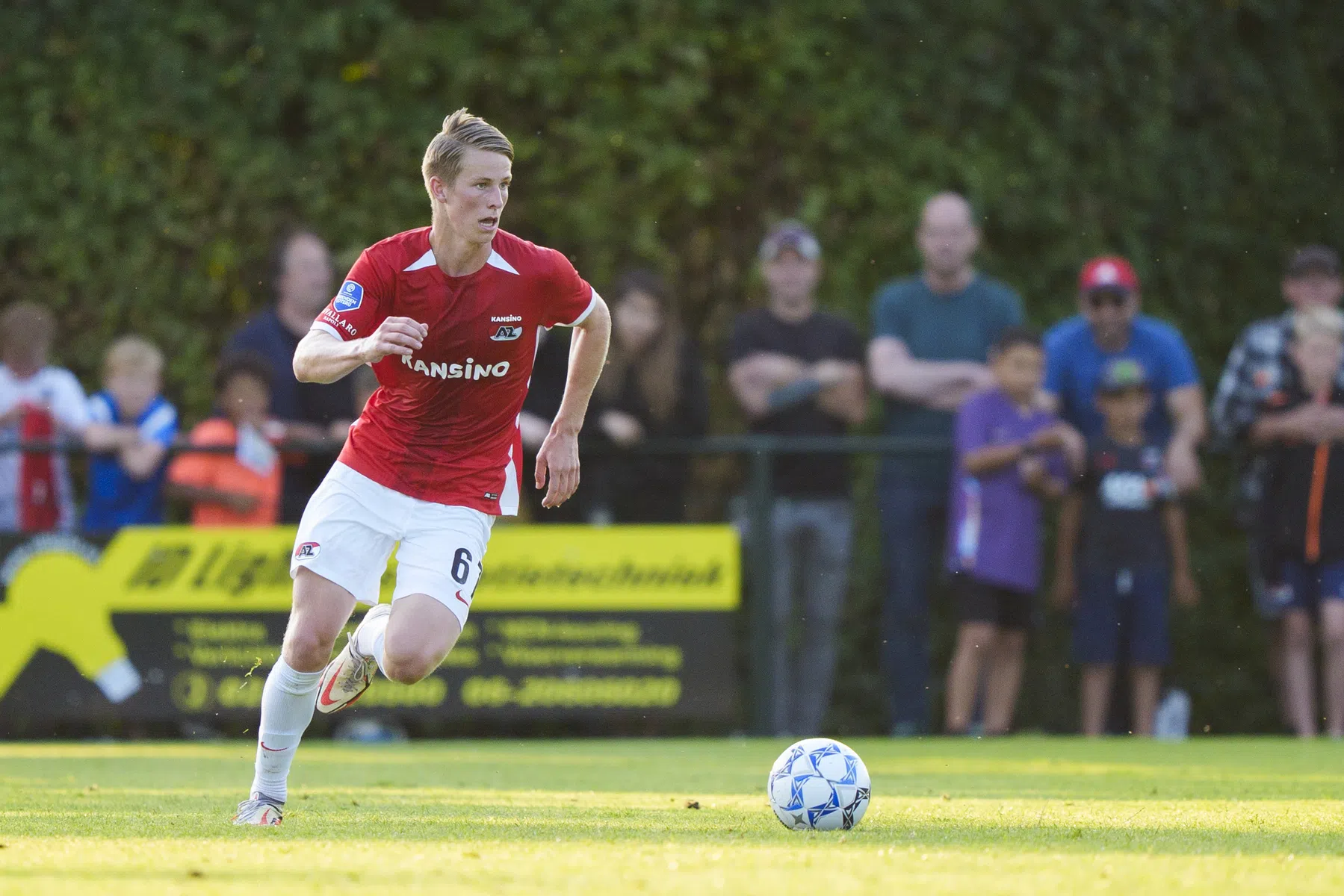AZ-talenten herhalen kunstje niet en sneuvelen tegen Barcelona