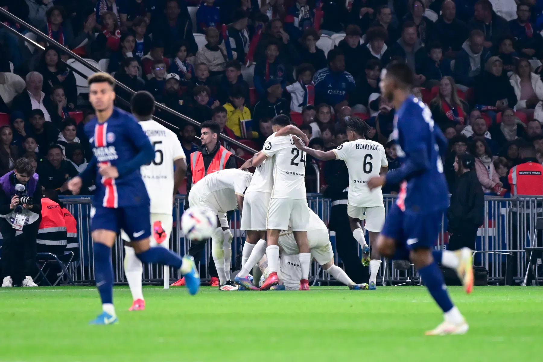 PSG ziet kans op magische prestatie in rook opgaan