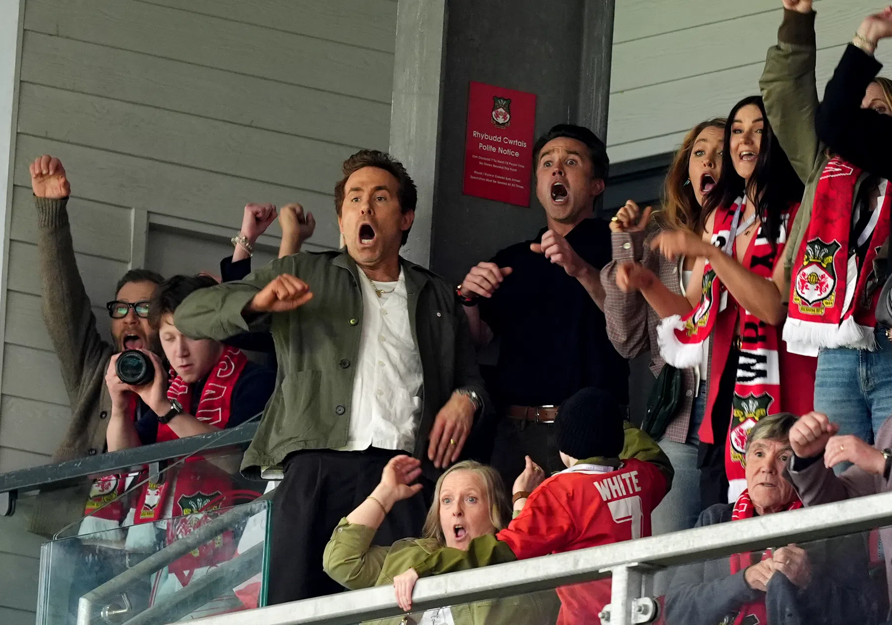 Hollywood-club Wrexham voor derde keer op rij gepromoveerd