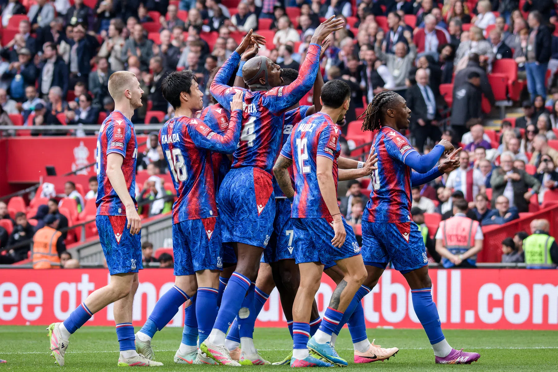 Crystal Palace houdt Aston Villa uit FA Cup-finale en mag dromen van eerste prijs