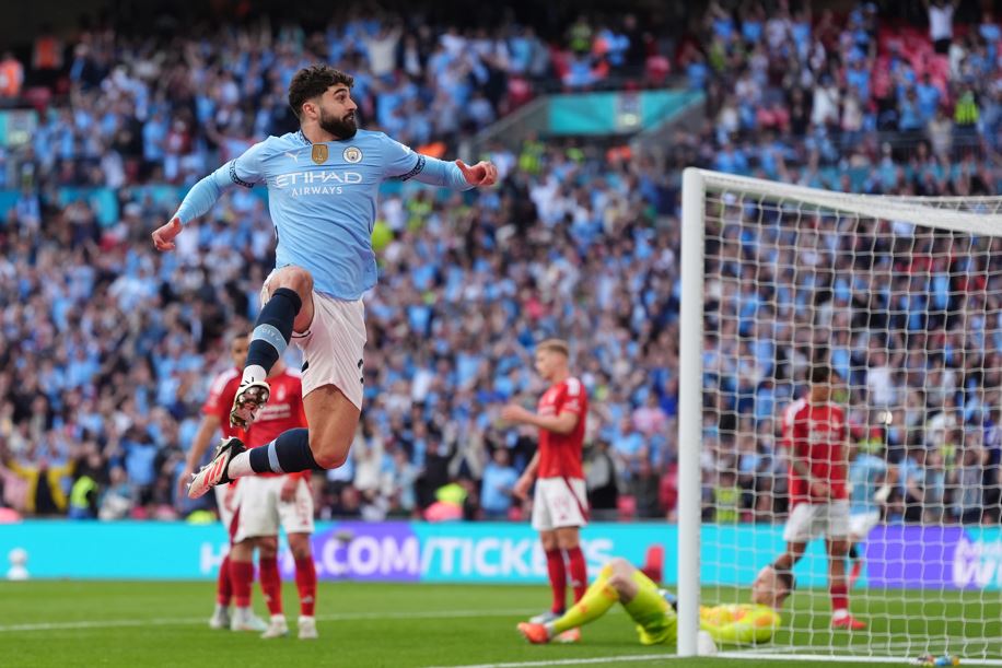 Guardiola op voor derde FA Cup-winst met City na zege op Forest