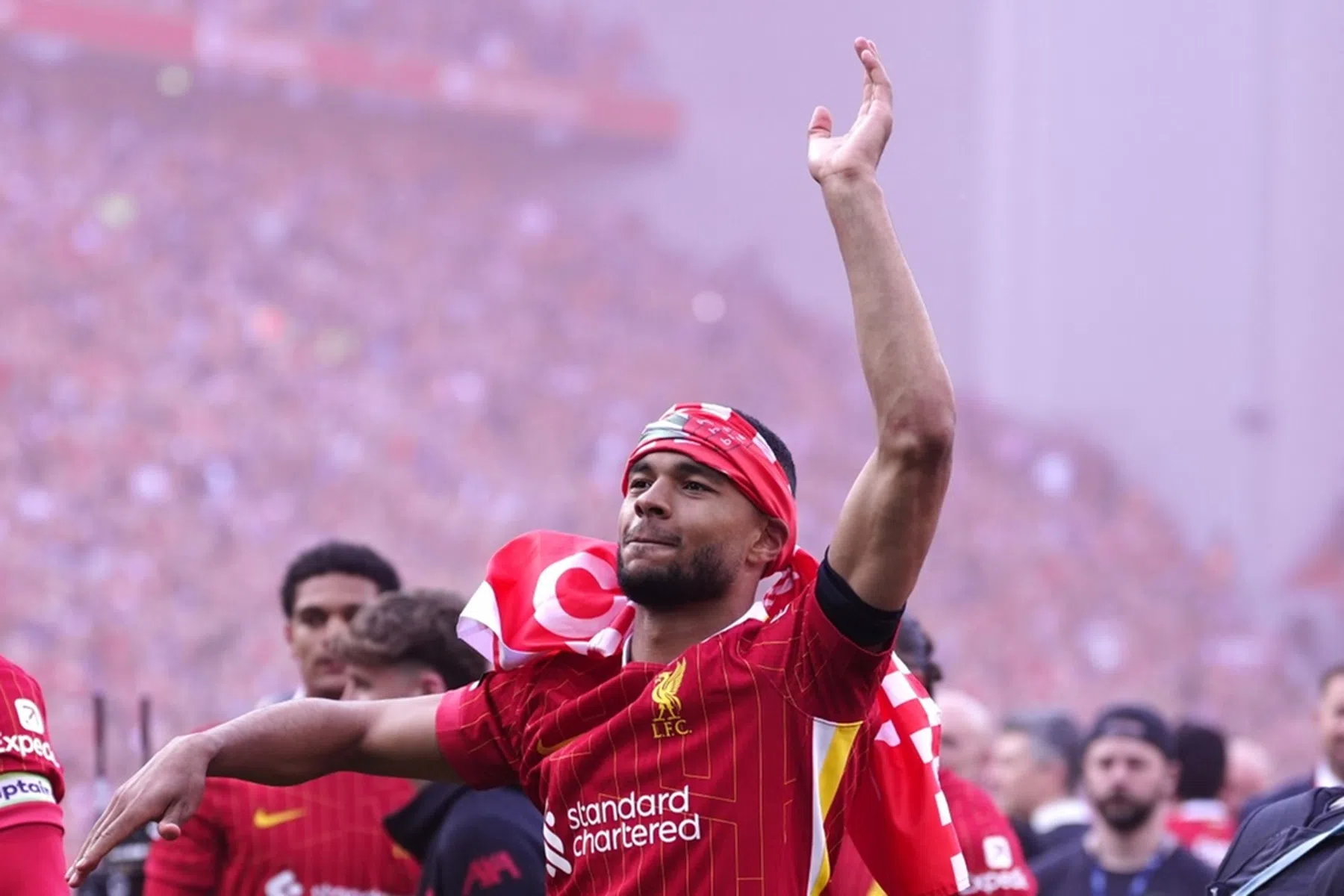 Gakpo legt na gewonnen Liverpool-titel uit hoe Slot hem beter laat spelen