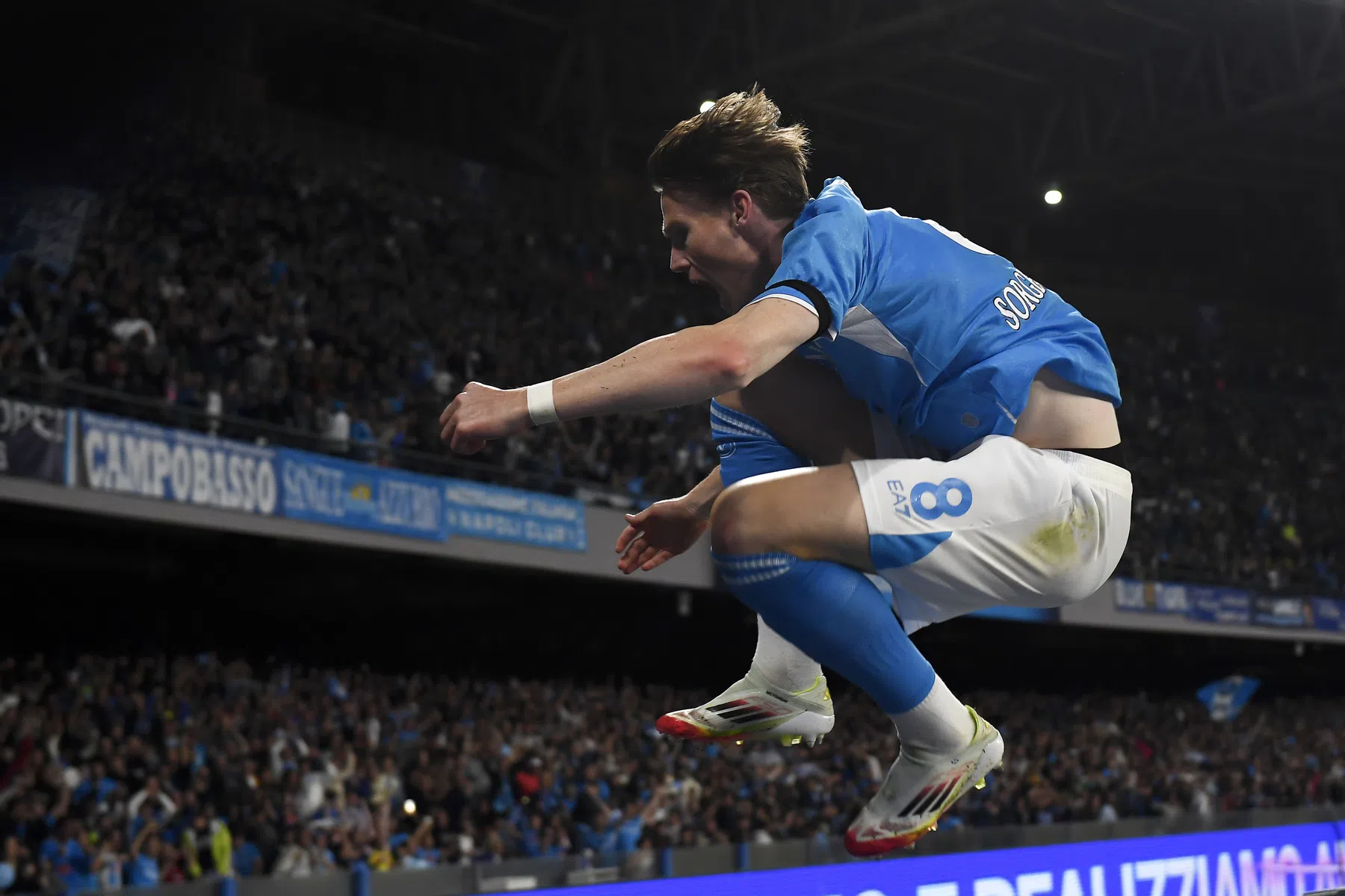 Weergaloze McTominay schiet Napoli aan kop in Italië