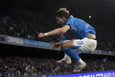 Thumbnail for article: Weergaloze McTominay schiet Napoli aan kop in Italië