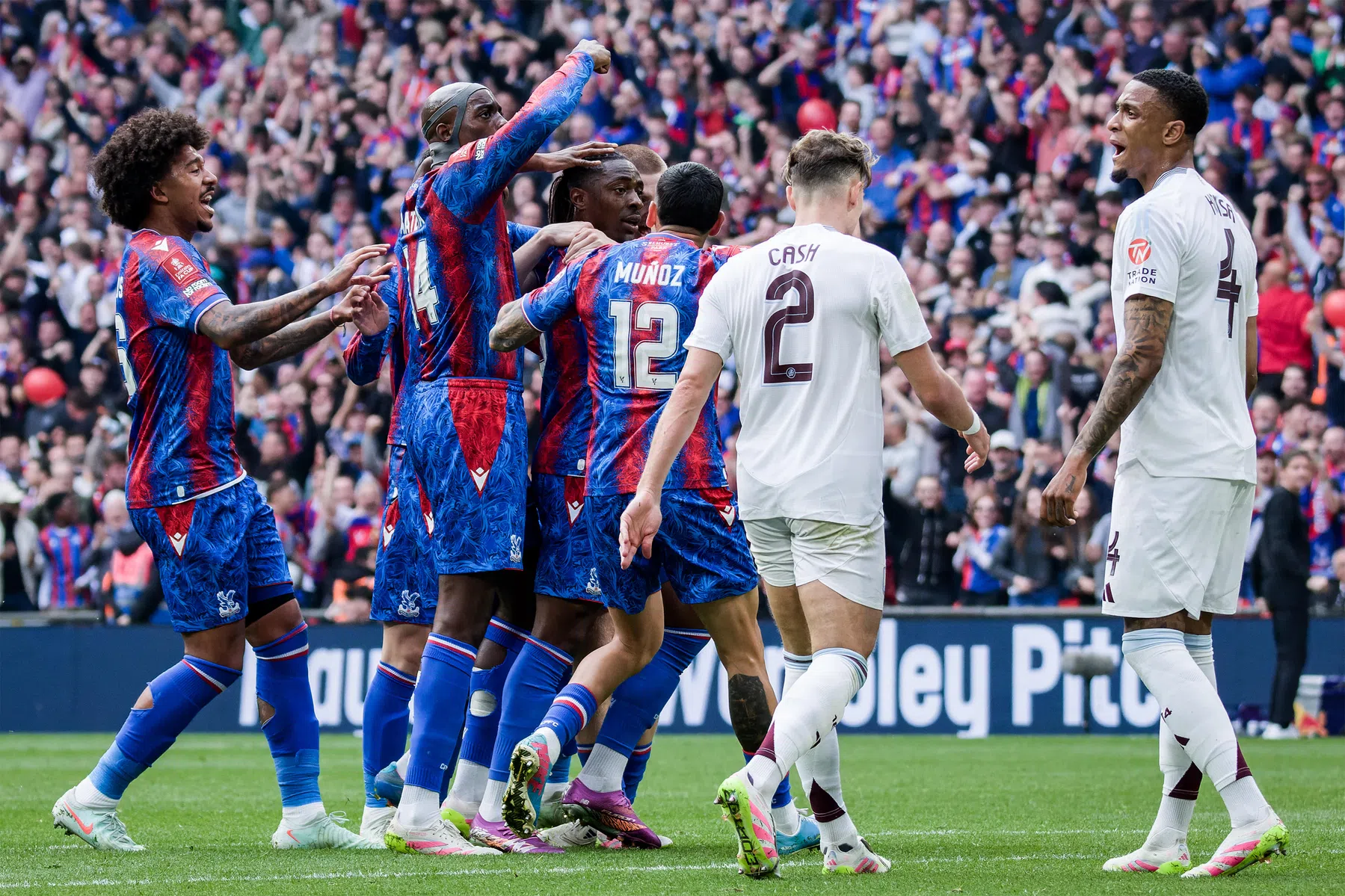 Uitblinkers van finalist Palace bejubeld door Engelse grootheden