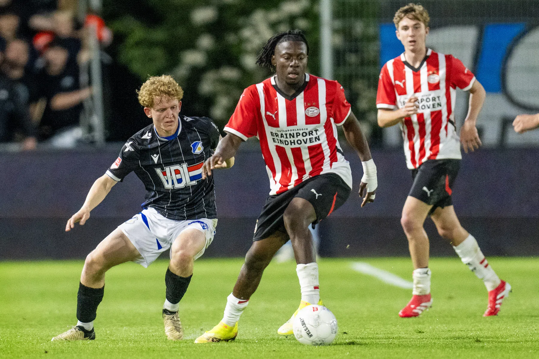 Jong PSV met Bakayoko onderuit, De Graafschap stelt play-offs niet veilig