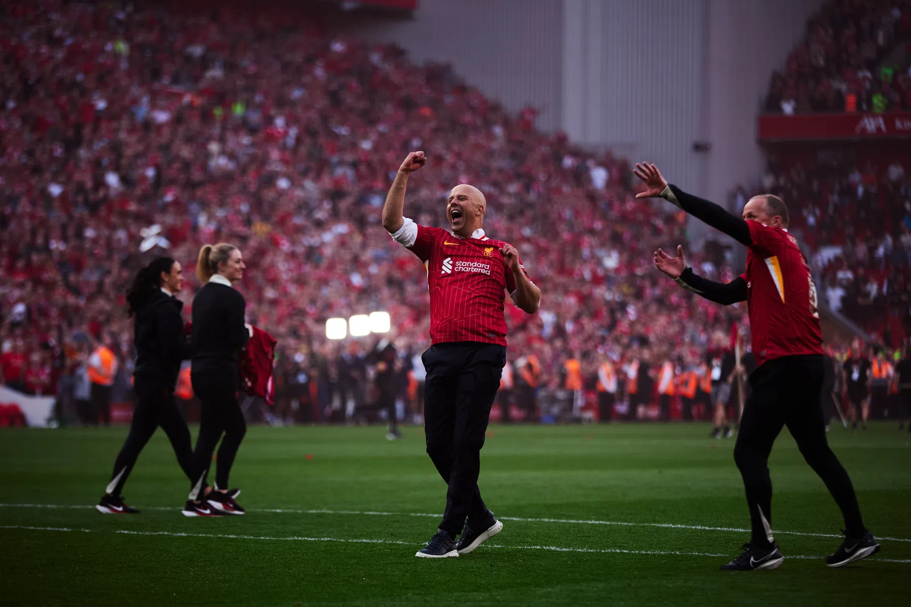 Liverpool domineert Engelse voorpagina's: 'Beleefd, obsessief en hard als staal'