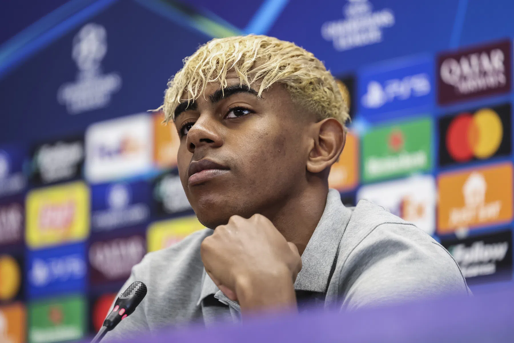 Yamal lacht om vraag: 'Ik vergelijk mezelf niet met Messi'