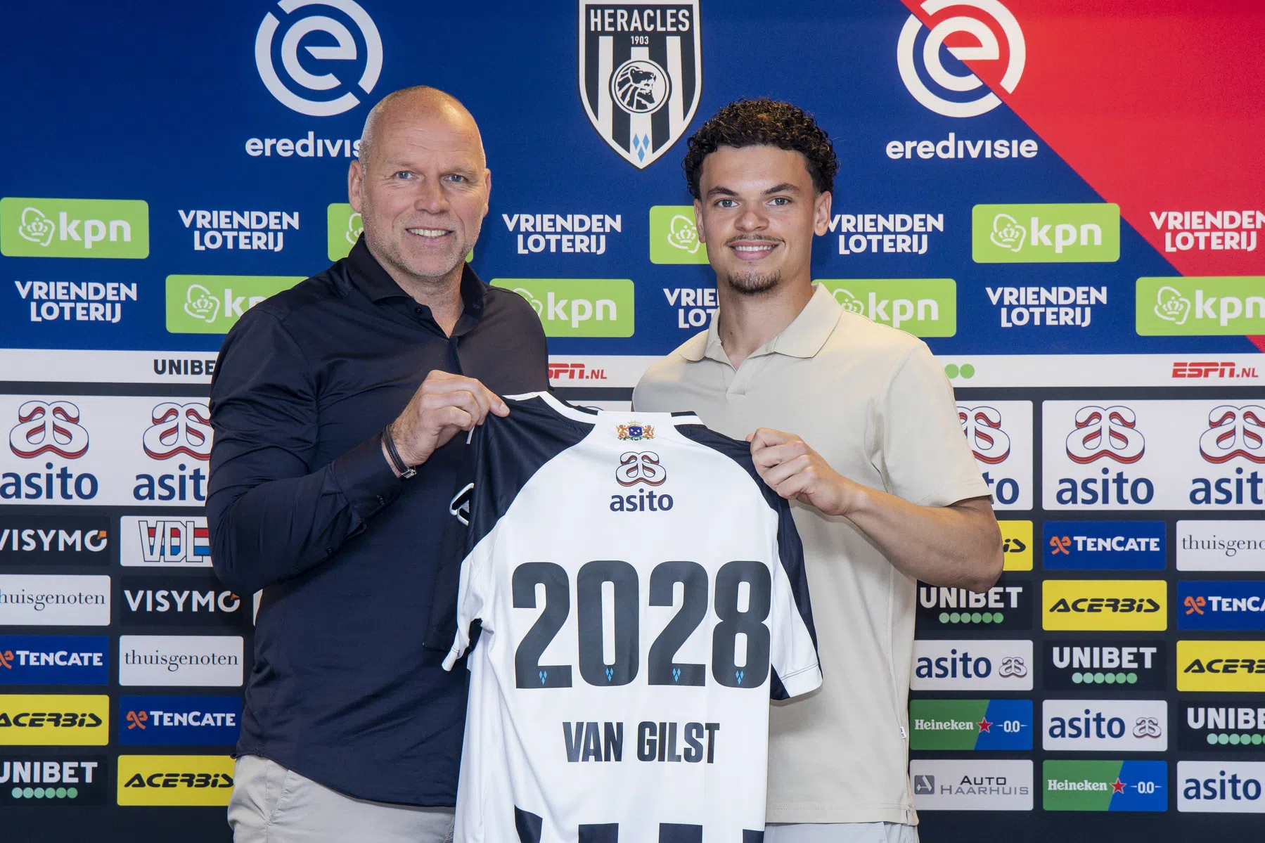 Heracles slaat na afketsen Go Ahead-deal toe en presenteert Van Gilst