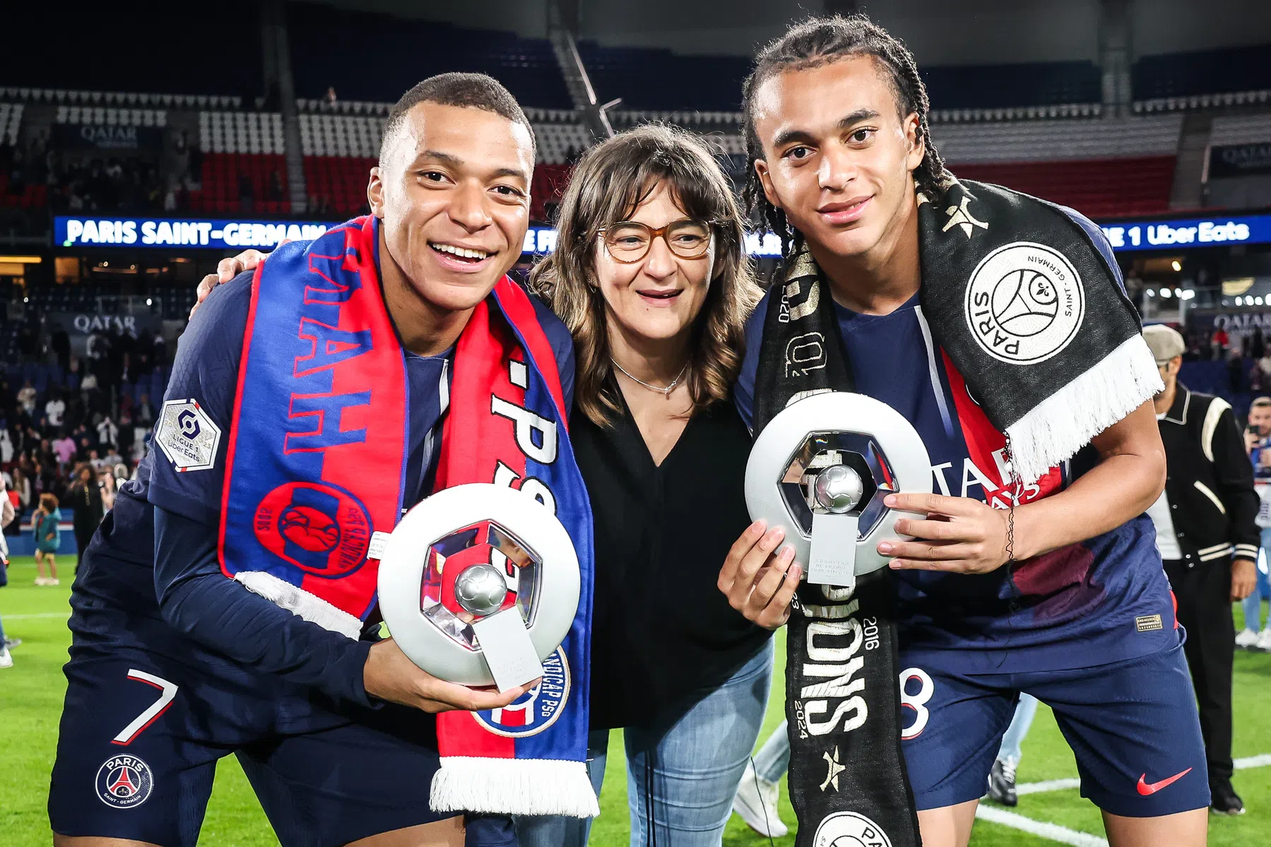 Mbappé-familie blijft bij Caen ondanks degradatie en supporterswoede