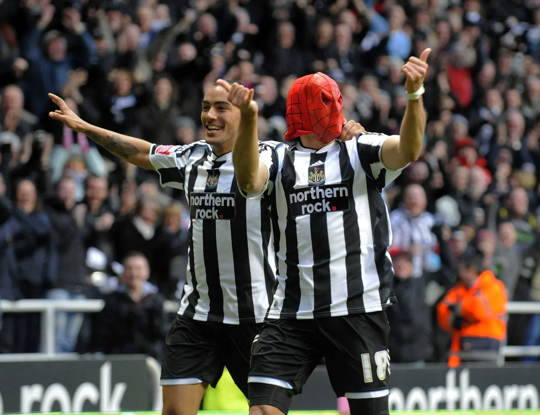 Newcastle-cultheld van Premier League-ster naar straatmuzikant