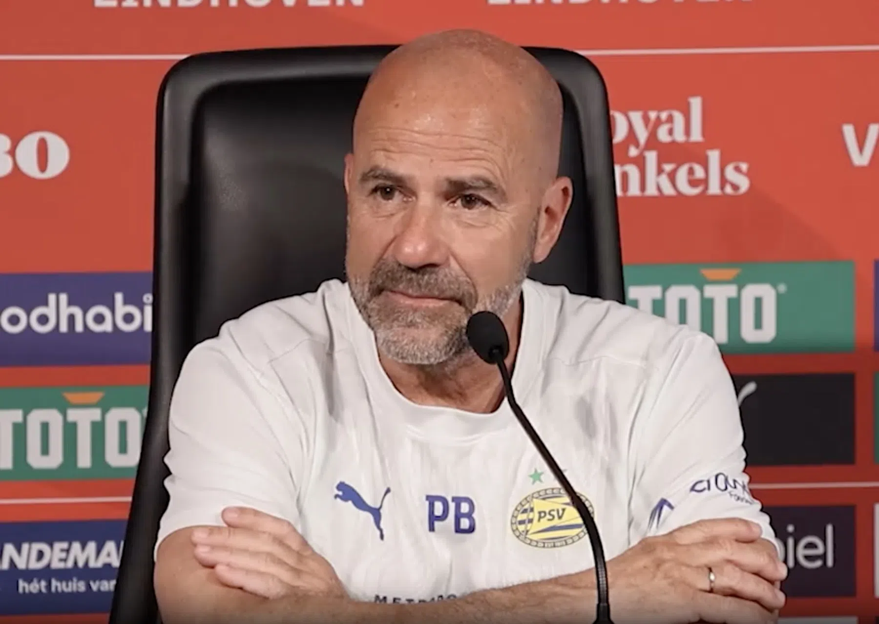 Bosz overweegt maatregel bij volgende laatkomers: 'Dat doen ze in het leger ook'