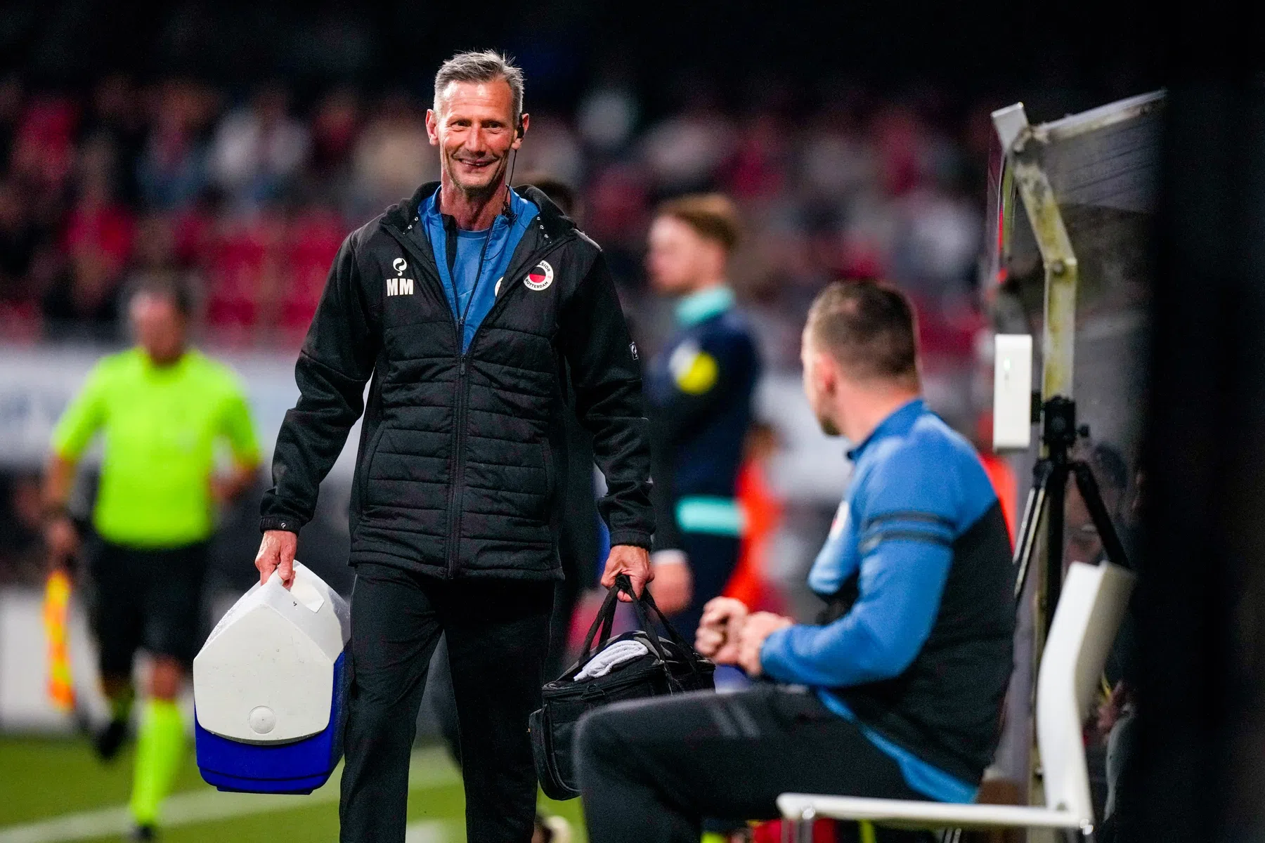 Excelsior heeft op promotie-avond ook oog voor stoppende verzorger
