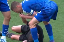 Thumbnail for article: Vardy blaast op fluit: spits neemt honneurs waar na blessure arbiter