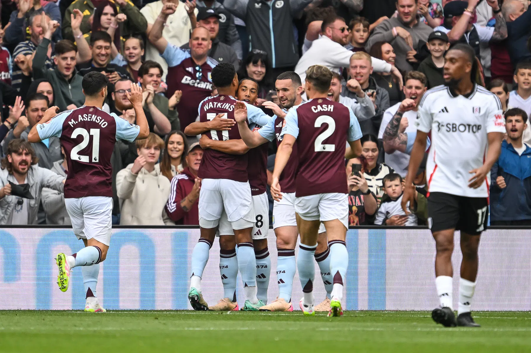 Maatsen en Malen houden na winst op Fulham hoop op CL-ticket