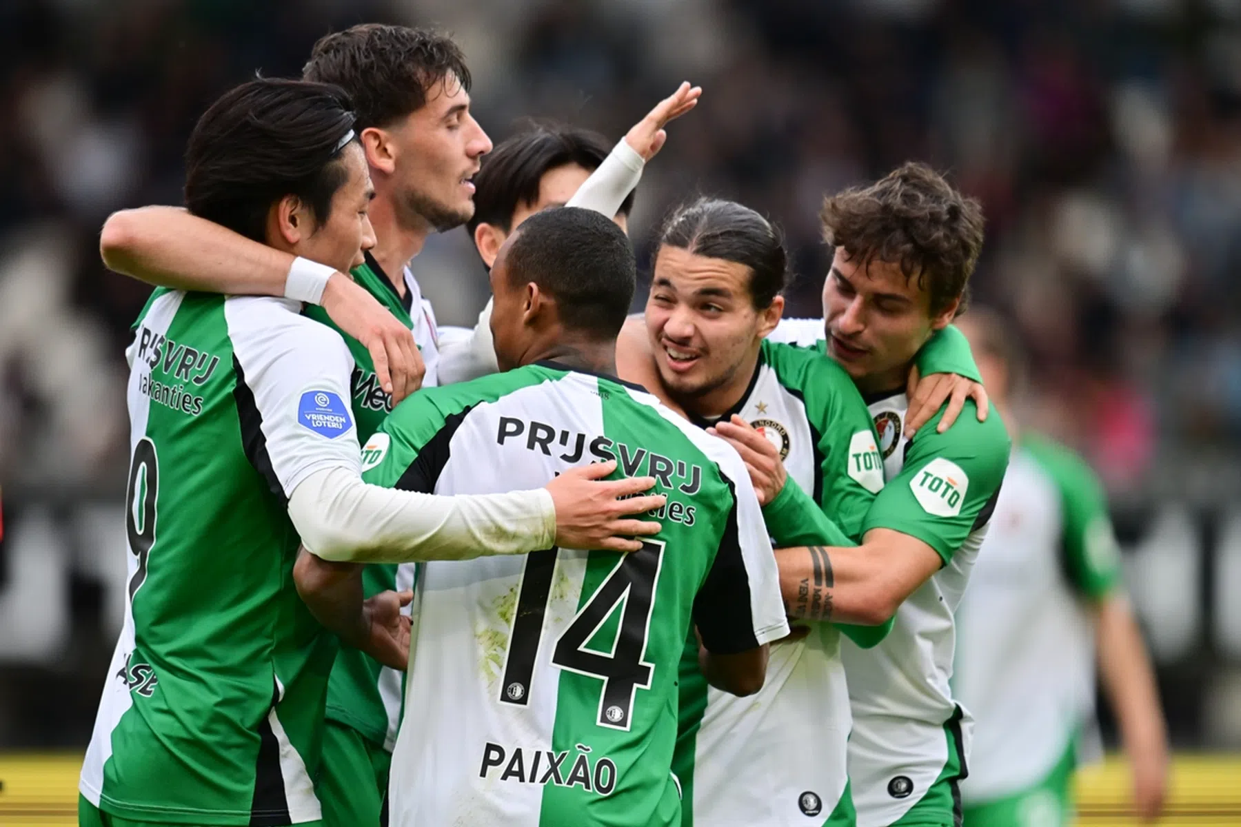 Feyenoord heeft aan één helft genoeg en legt druk bij PSV