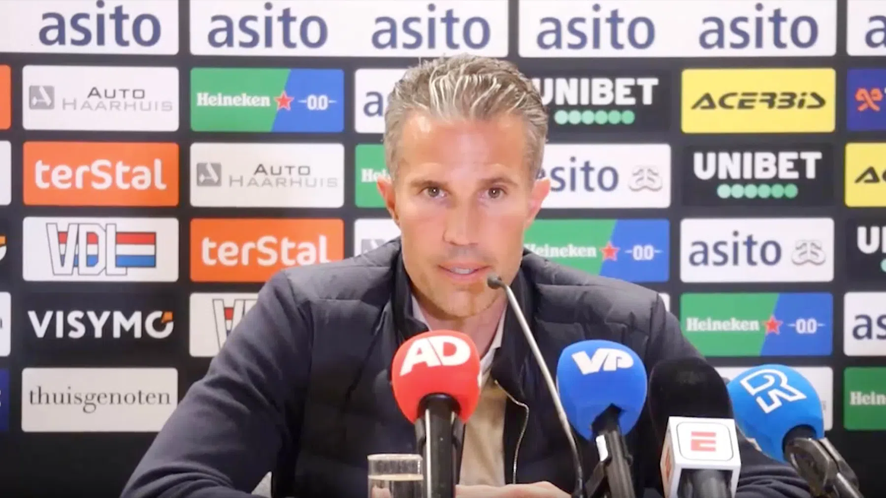 Van Persie laat zich uit over hooghoudende Osman