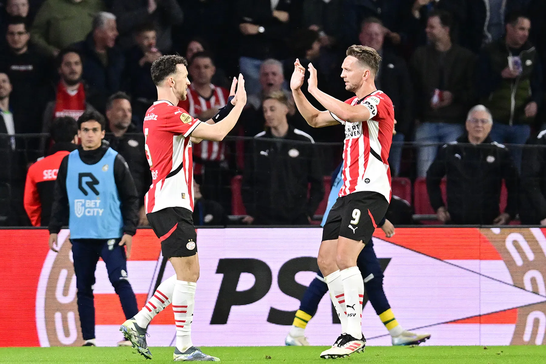 De Jong looft hattrickheld Perisic: 'Die man is enorm fit en gedreven'