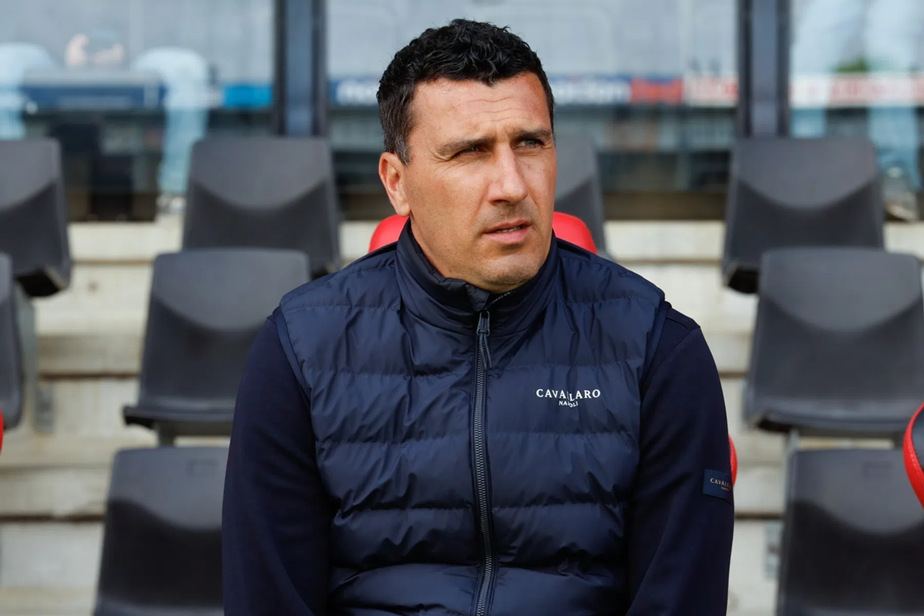 Martens hekelt arbitrage en steunt Goes