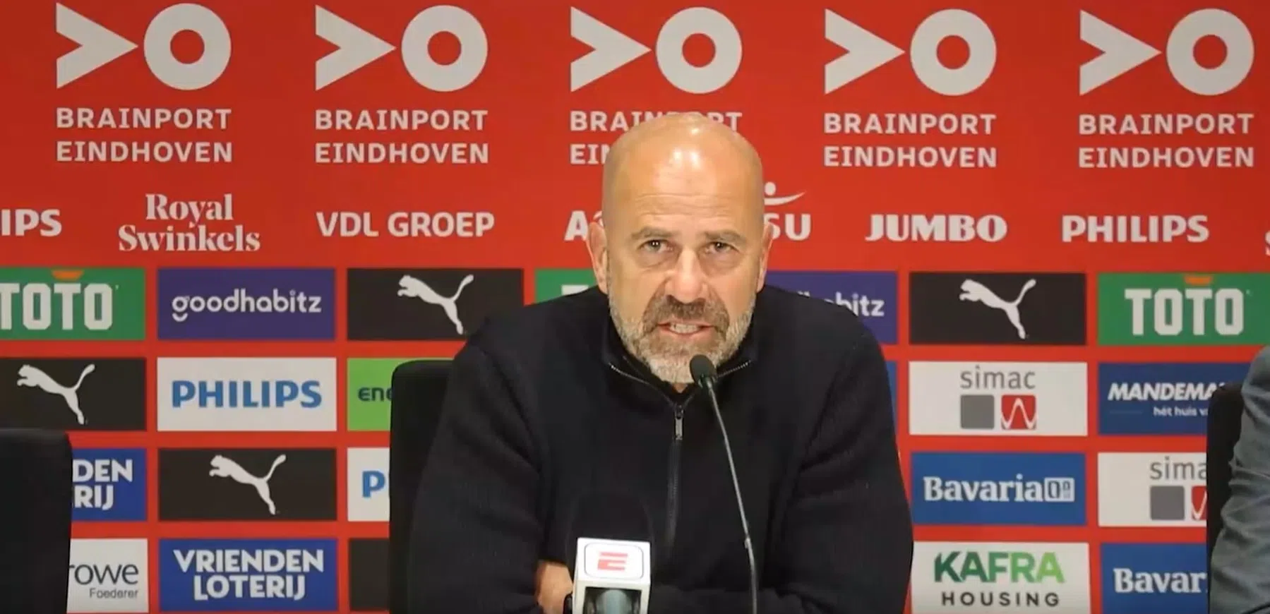 Bosz grapt over PSV'er: 'Ik laat m'n vrouw niet in de buurt komen'
