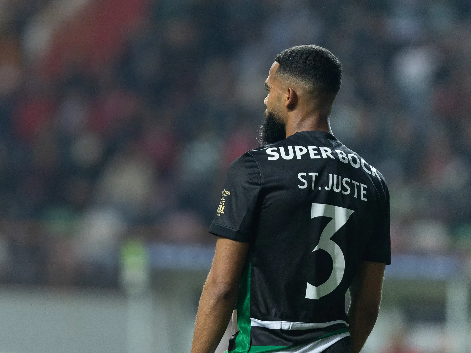 St. Juste komt na misser met schrik vrij en staat op matchpoint voor titel