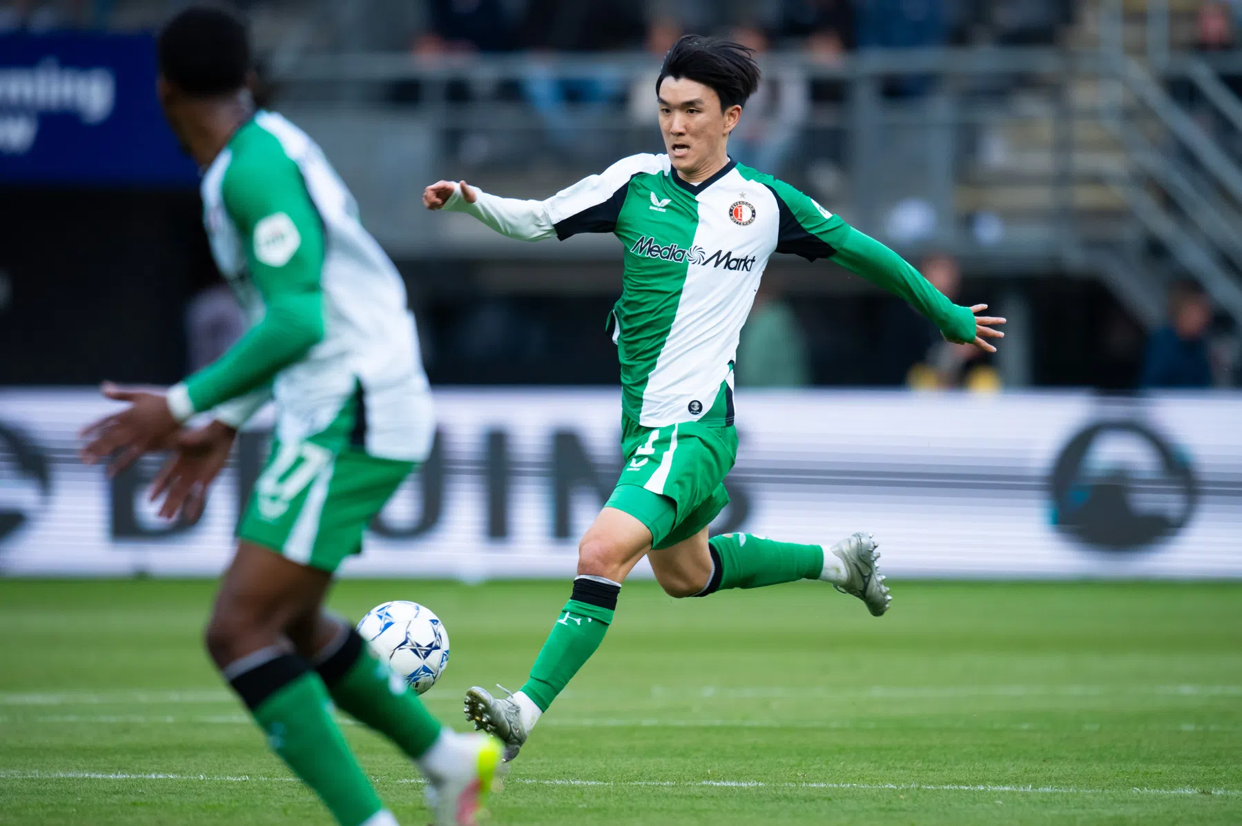 Complimenten voor Hwang: 'De Frenkie de Jong van Feyenoord'