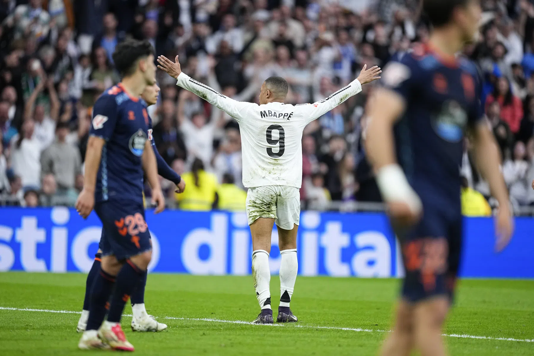 Mbappé blijft maar scoren en kan records ruiken: Real met nipte zege naar El Clásico