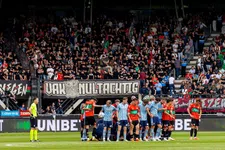 Thumbnail for article: Makkelie reageert op schrikmoment bij NEC: 'Clubkleuren tellen ineens niet meer'