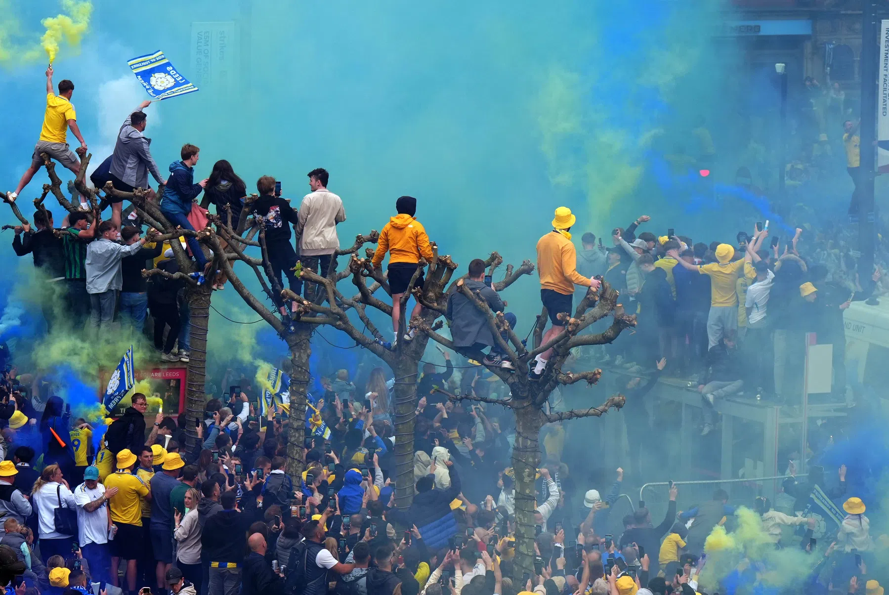 Kampioensfeest in Leeds: Kaiser Chiefs, Joy Division en 150.000 fans
