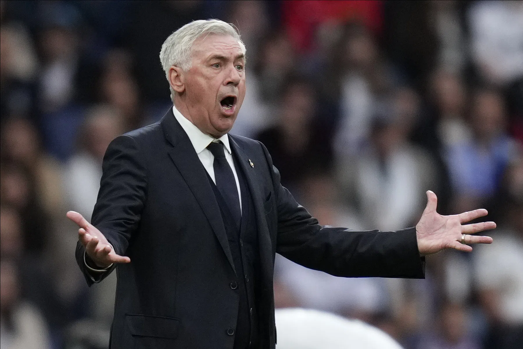 'Eindelijk duidelijkheid: Ancelotti kondigt na Clásico vertrek bij Real Madrid aan'
