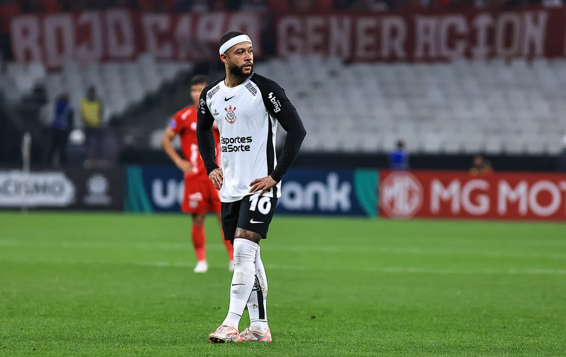 Corinthians blijft ondanks goal Memphis achtervolger in Copa Sudamericana