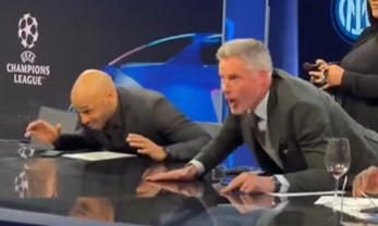 Waanzinnig: Henry en Carragher worden gek na goal Acerbi