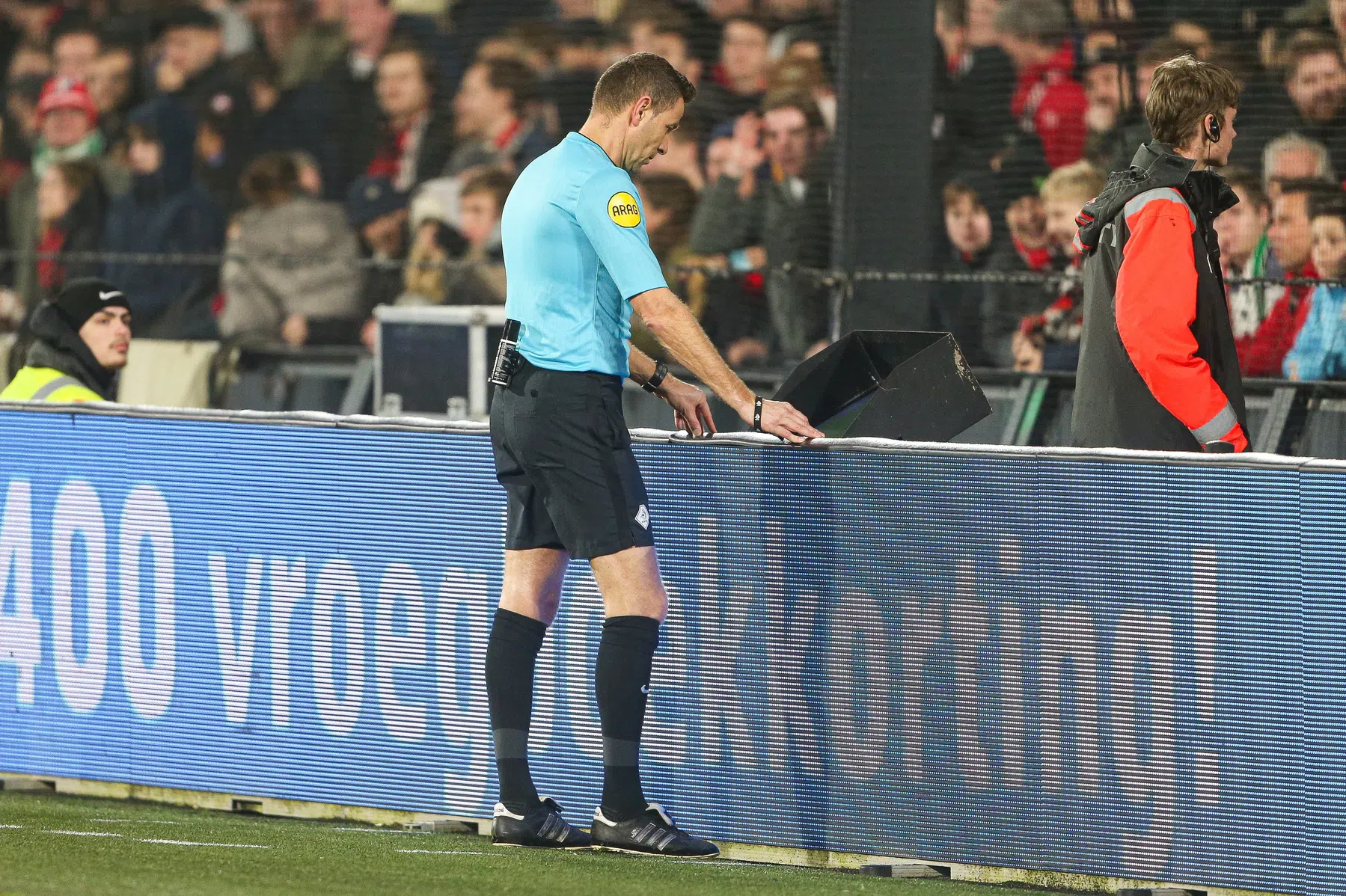 In Spanje denkt men aan complottheorie met Van Boekel na uitschakeling Barça