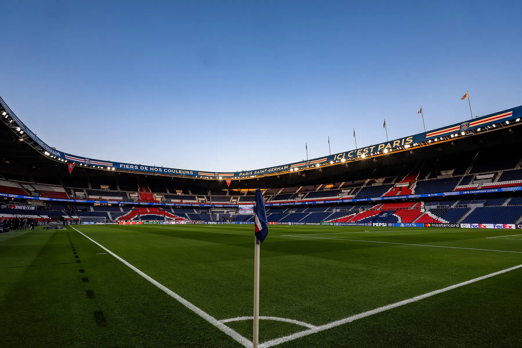 Wie zie jij als favoriet: Paris Saint-Germain of Arsenal?