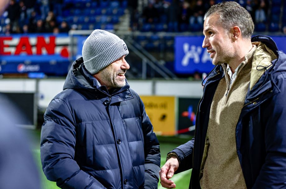 Bosz over hand van Van Persie bij Feyenoord: 'Het is heel knap'