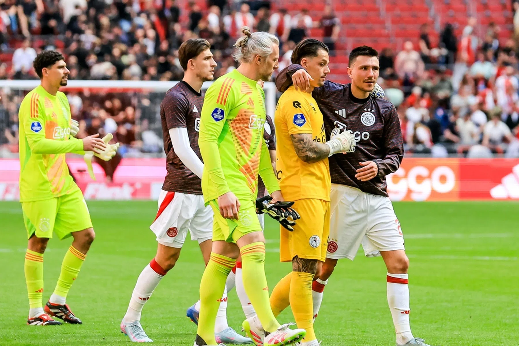 Waarom Farioli blij is met de terugkeer van Pasveer bij Ajax