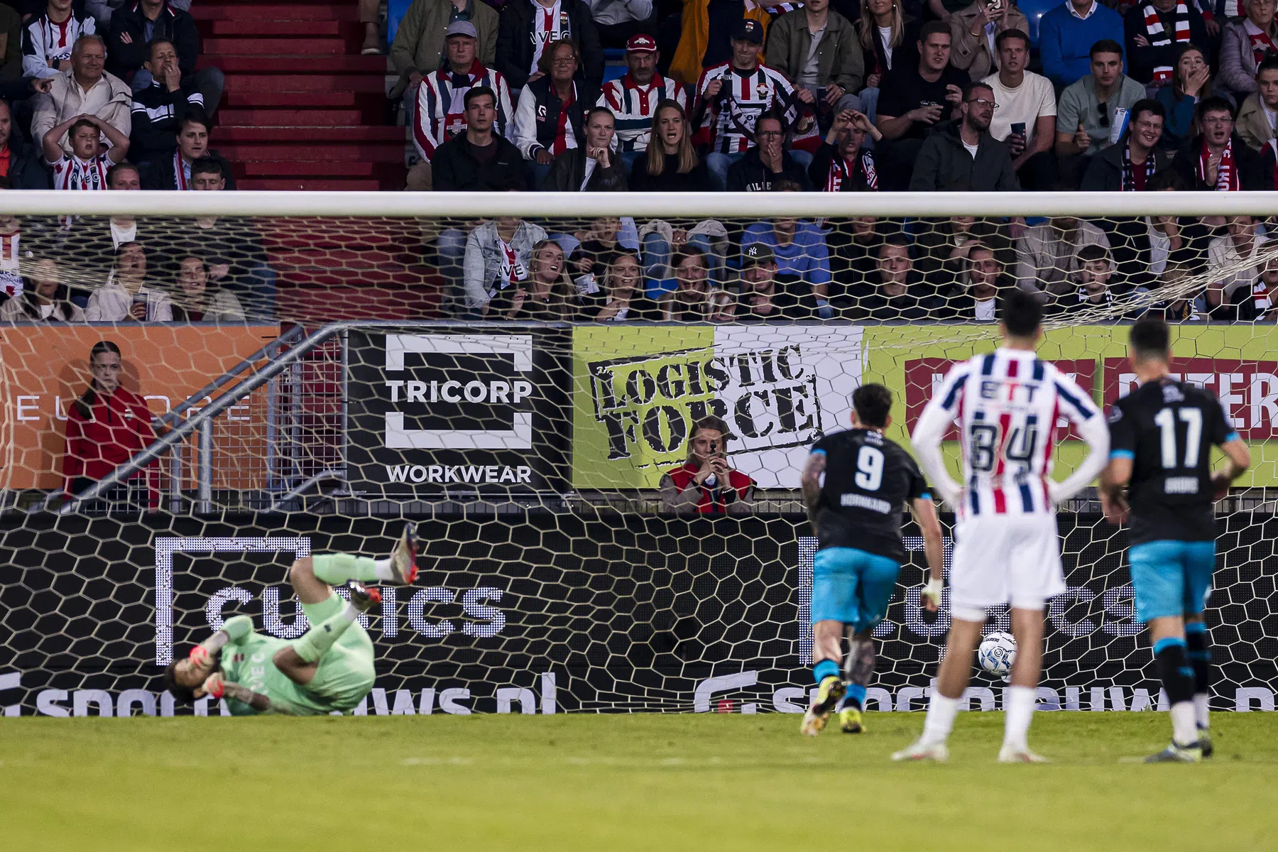 Hornkamp bezegelt lot Willem II: 'Ik wil scoren, maar het doet wel pijn'