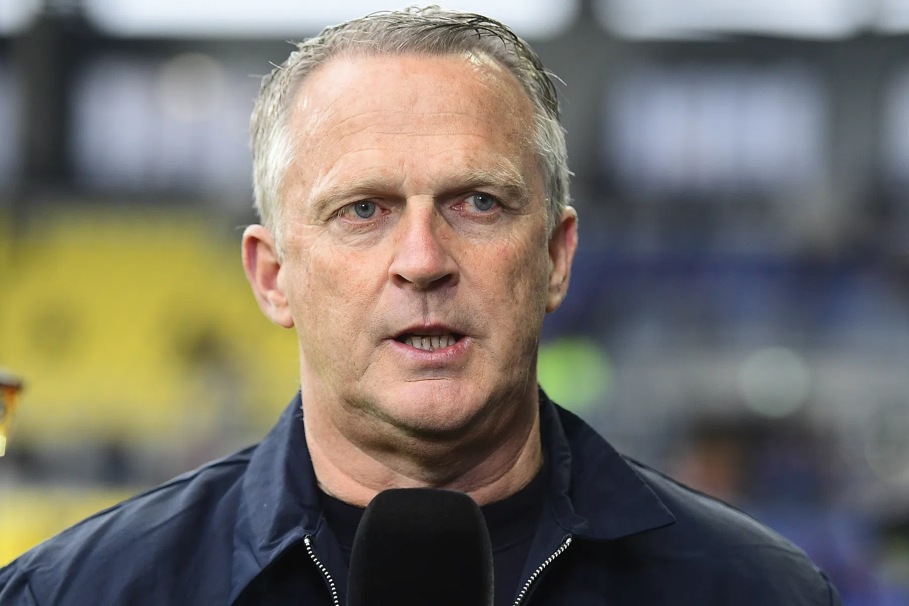 Vitesse verwijst boze Van den Brom naar de uitgang: 'Nul argumenten'