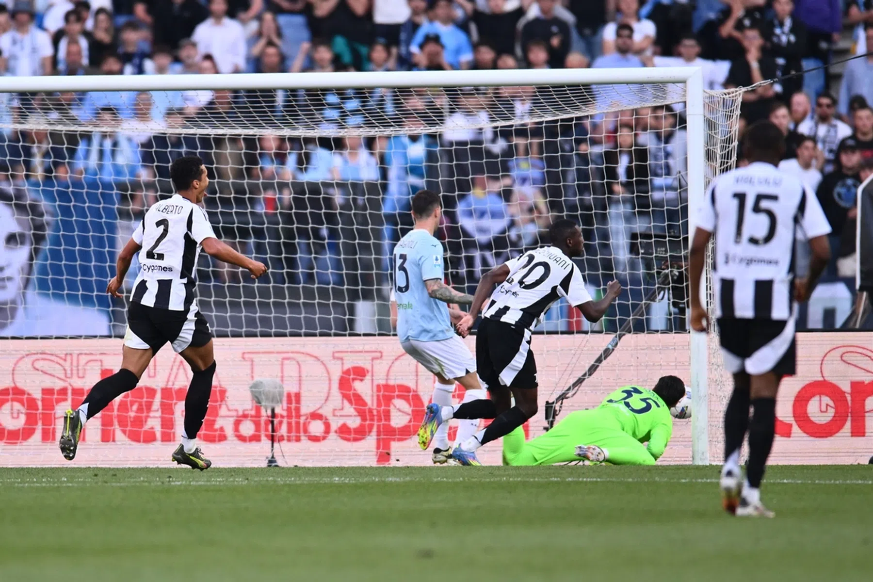 Lazio houdt met laat gelijkspel tegen Juventus zicht op de Champions League