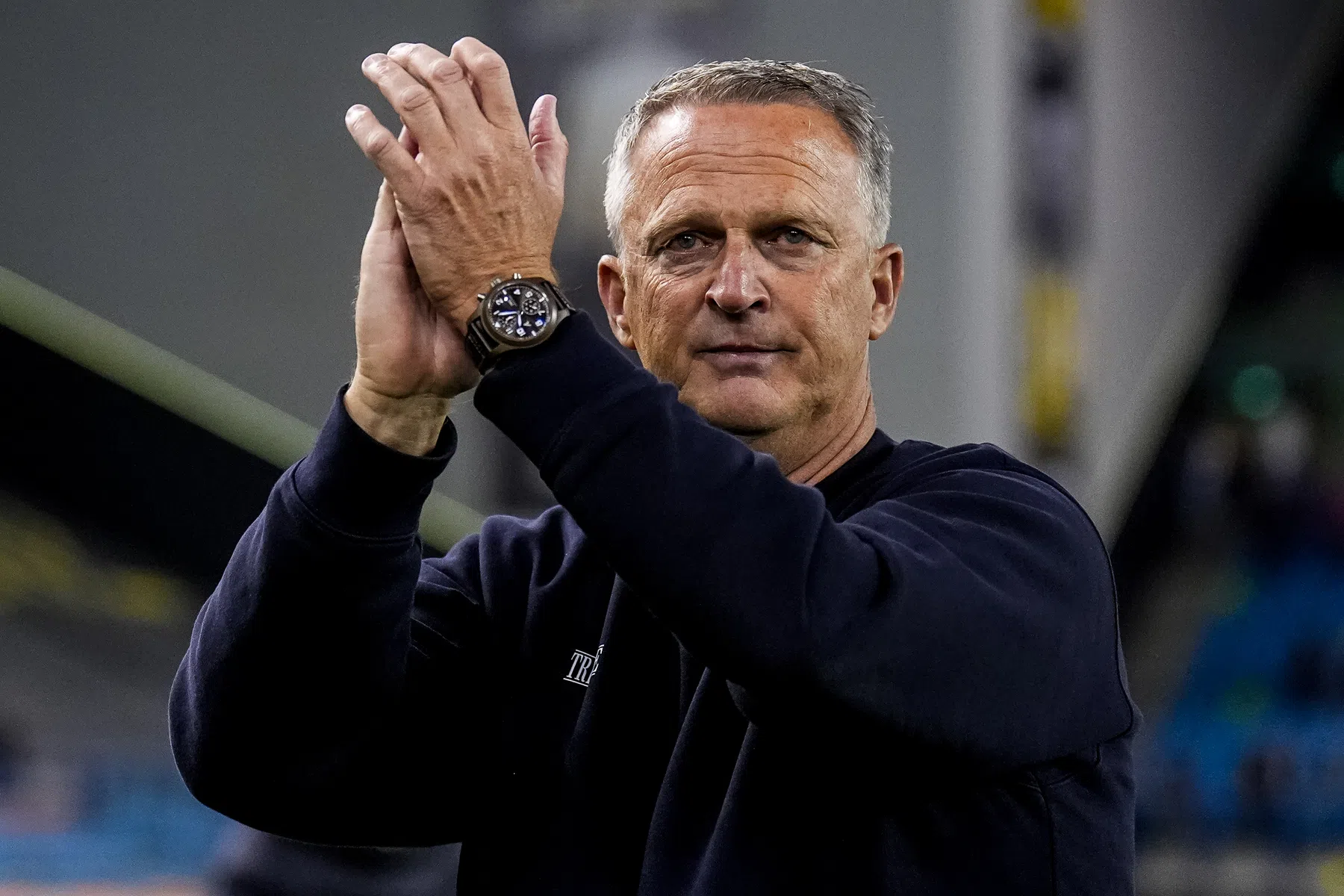 Vertrekkende Van den Brom 'trots' op Vitesse: 'Dat doet je heel goed'