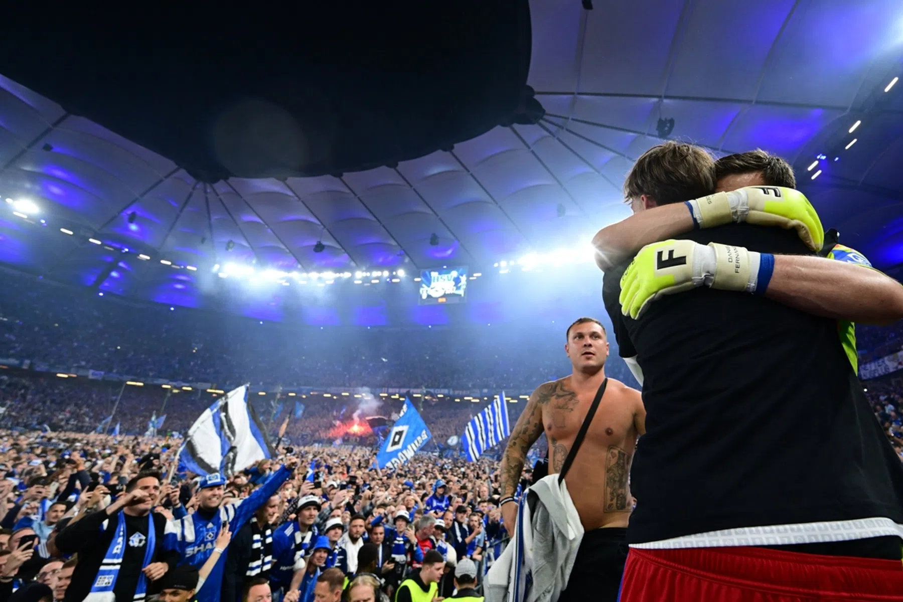 De gekte barst los bij HSV: 'Zeven jaar hebben we hierop gewacht'