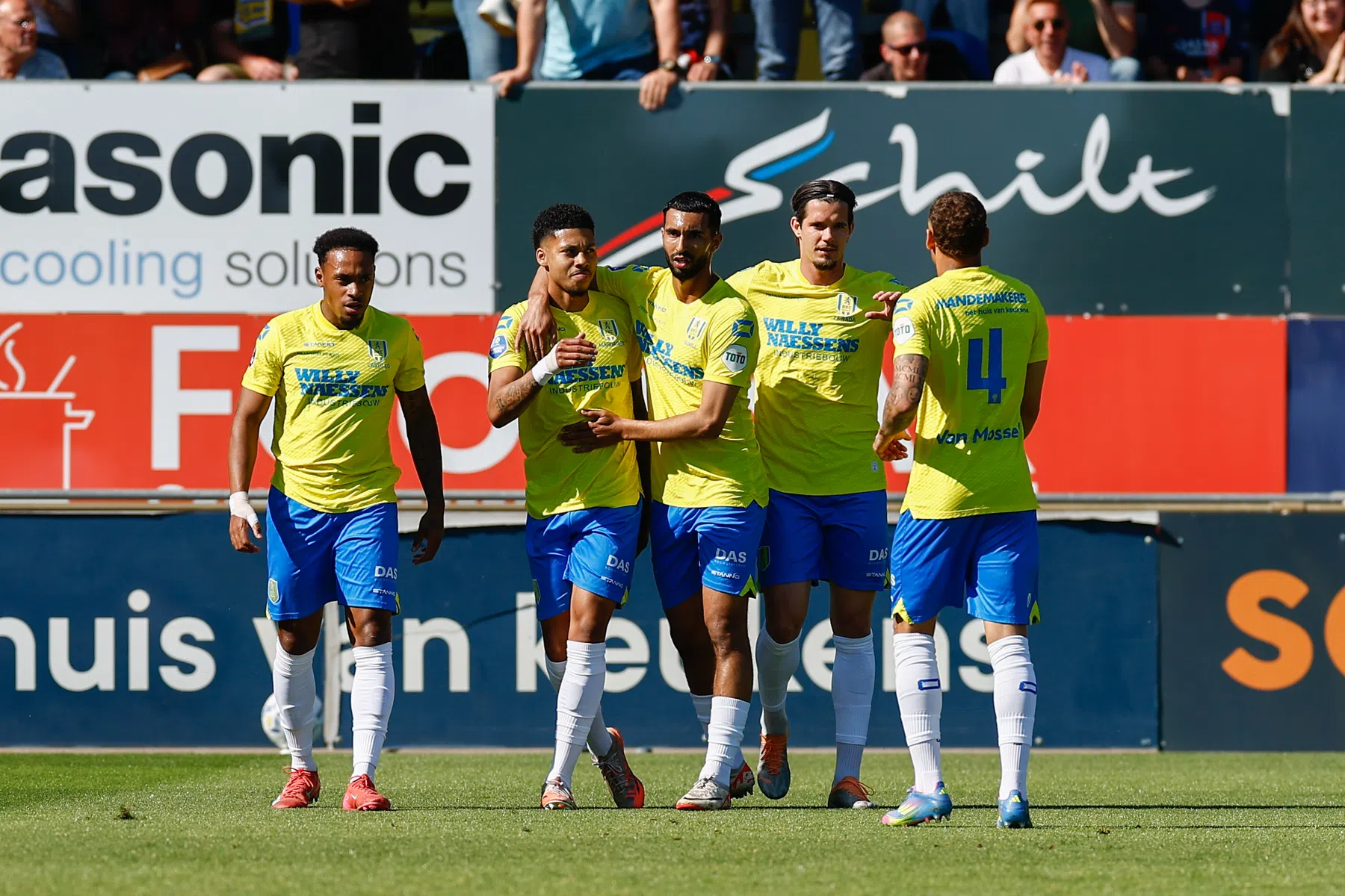 RKC profiteert van rode kaart Heerenveen en houdt hoop op handhaving