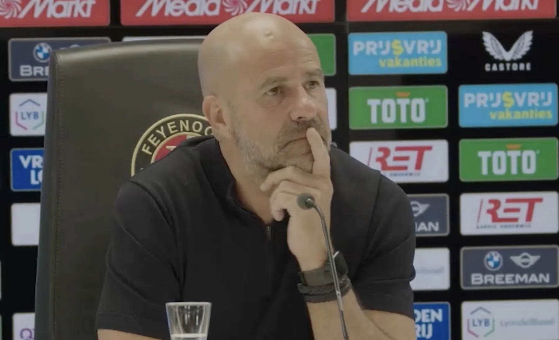 Bosz legt uit waarom hij binnen het half uur wisselde bij PSV
